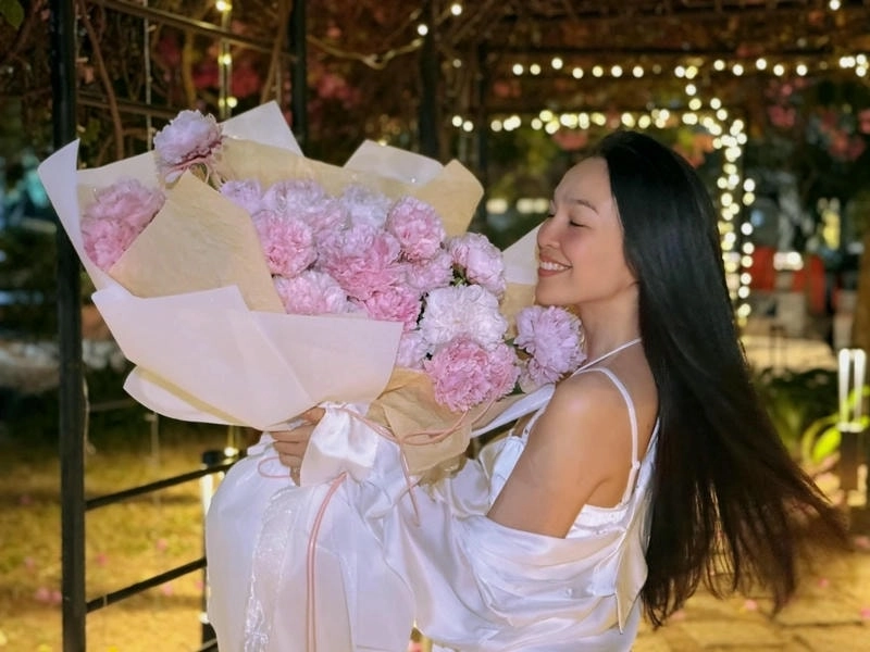 Karaoke Con nợ mẹ Hiền Thục đầy xúc động sâu lắng