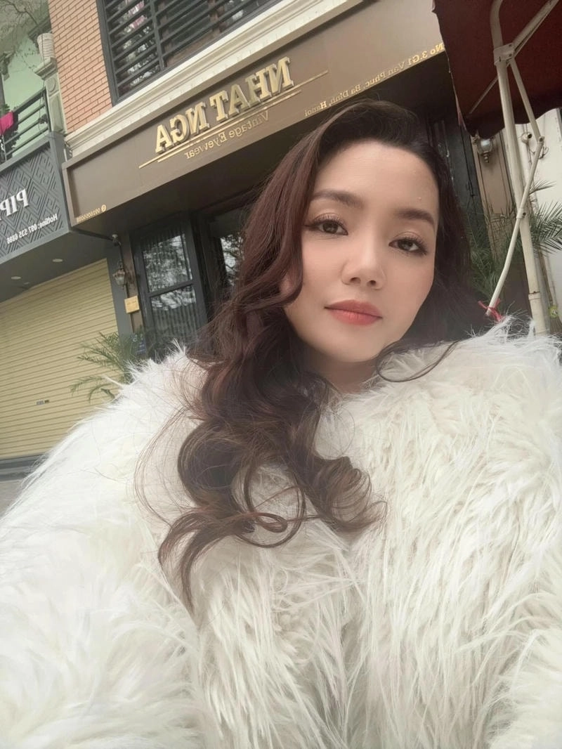 Cập nhật hình ảnh mới từ ca sĩ Nguyễn Ngọc Anh Facebook