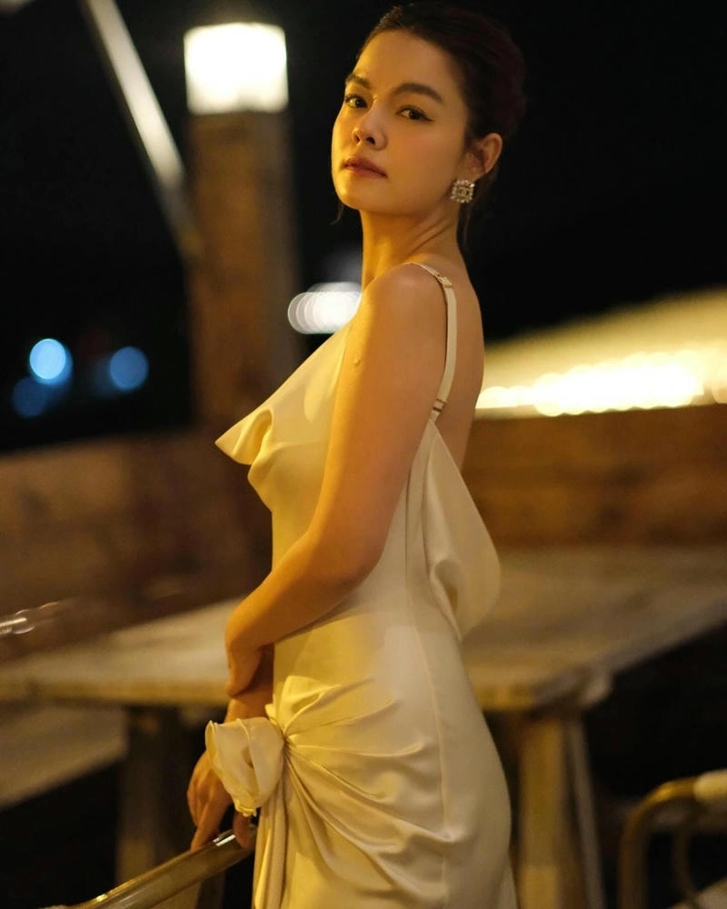 Chọn nghe những bài hát của Phạm Quỳnh Anh hay nhất