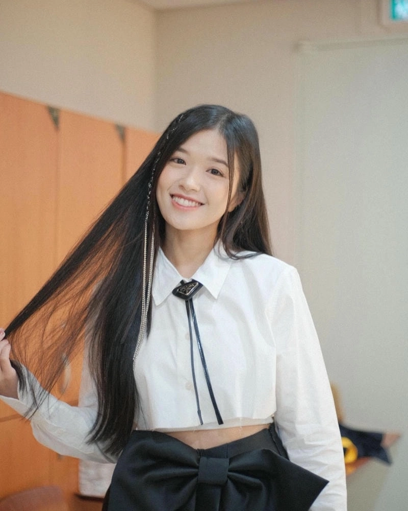 Cảm nắng Suni Hạ Linh nhẹ nhàng như nắng hè
