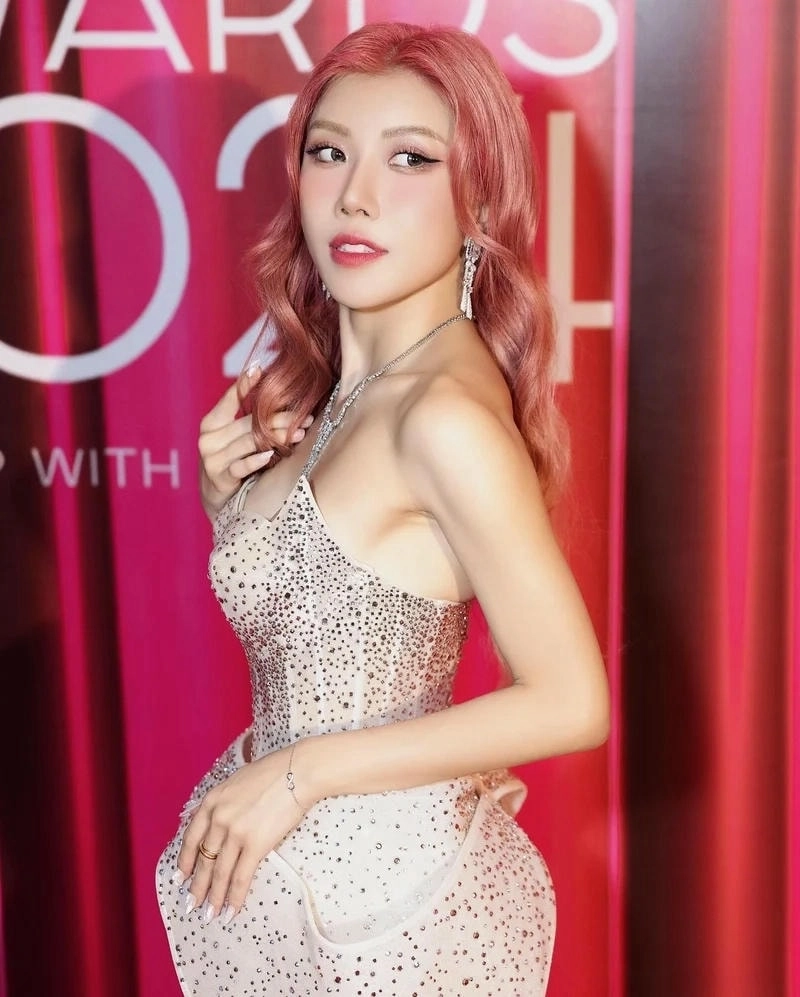 Trang Pháp đẹp lạ trong lần xuất hiện mới