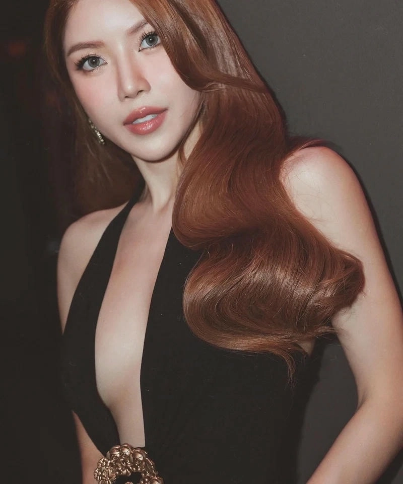 Thần thái quyến rũ của chị đẹp Trang Pháp