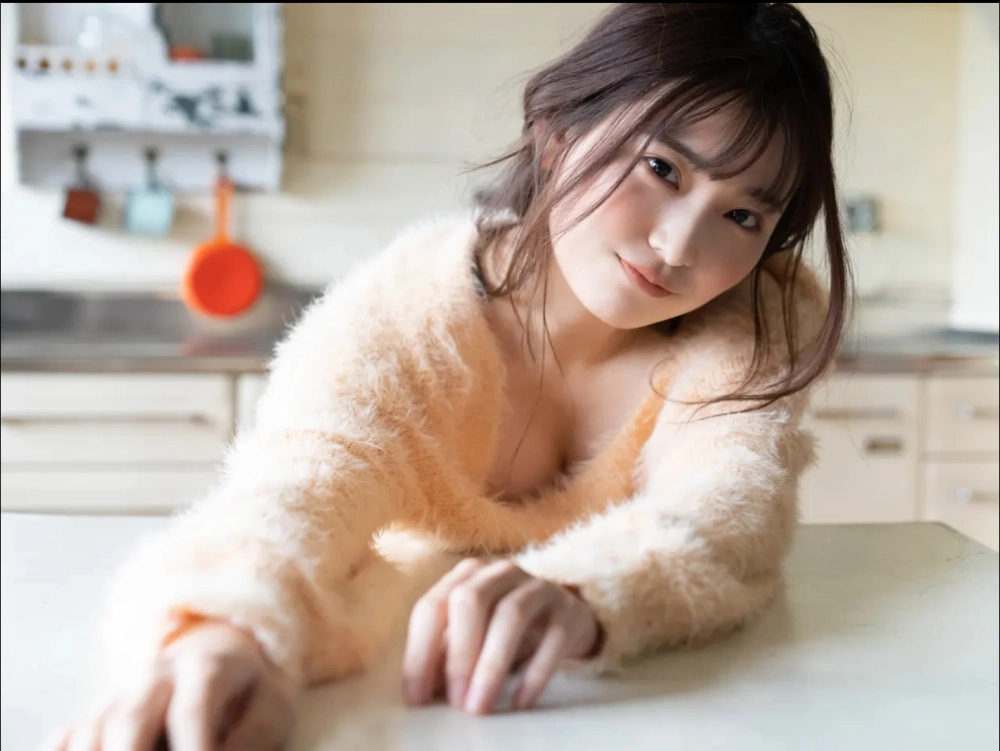 Ai Saito tỏa sáng với đường cong quyến rũ đầy mê hoặc