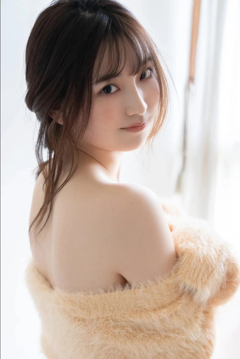 Body nuột nà và thần thái quyến rũ giúp Ai Saito chiếm spotlight