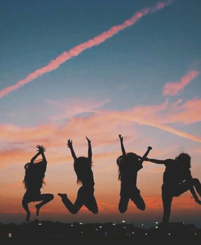 Avatar 4 người học sinh tái hiện hình ảnh tuổi học trò