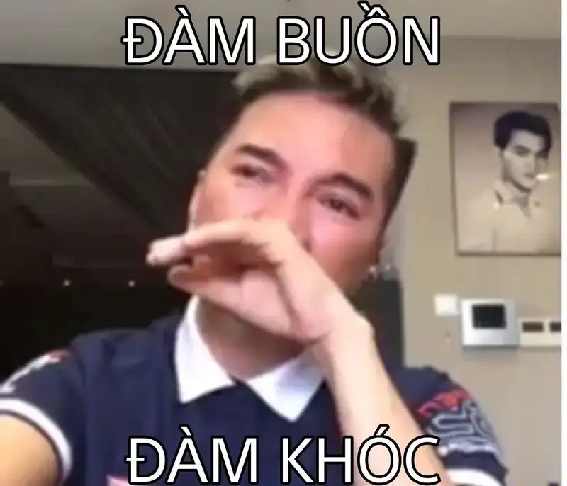 Nụ cười nhẹ nhưng giấu lệ sâu trong meme che giấu nỗi đau