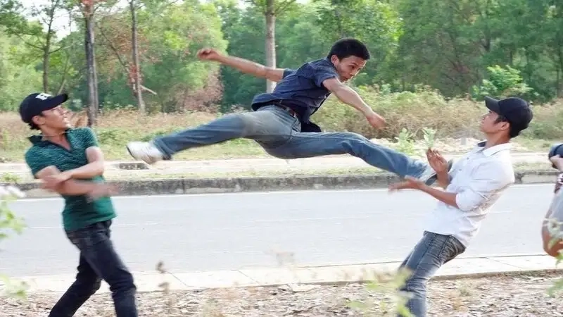 Cười té ghế với meme doạ đánh vui nhộn