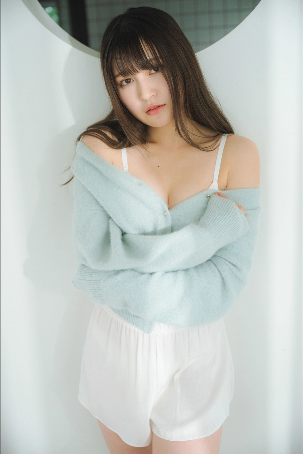 Mina Yui mang đến hình ảnh vừa sexy vừa mê hoặc trong từng khung hình