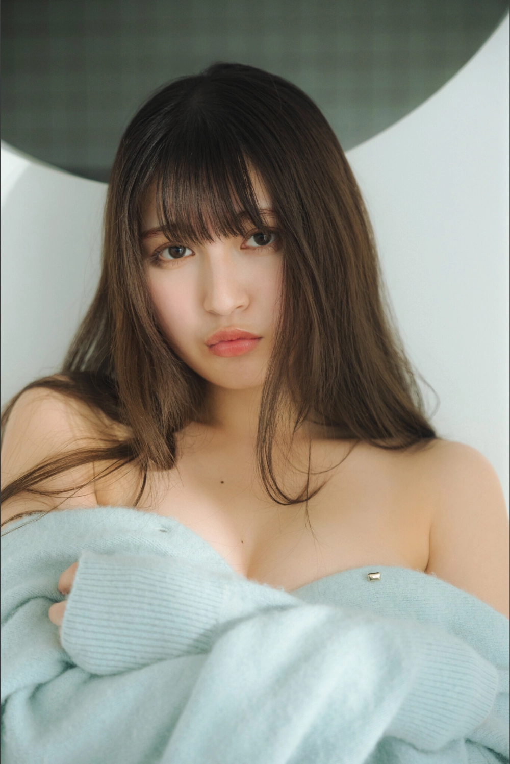 Mina Yui khiến mọi ánh nhìn không thể rời khỏi sức hút của cô