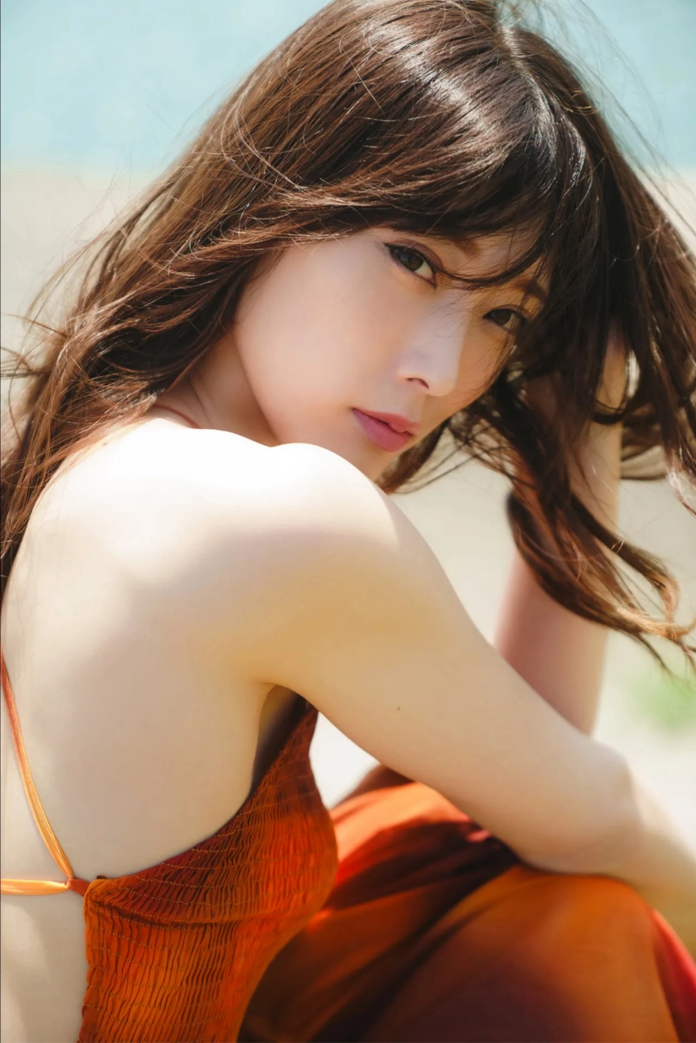 Ánh mắt sexy của Saki Akai khiến người xem ngẩn ngơ