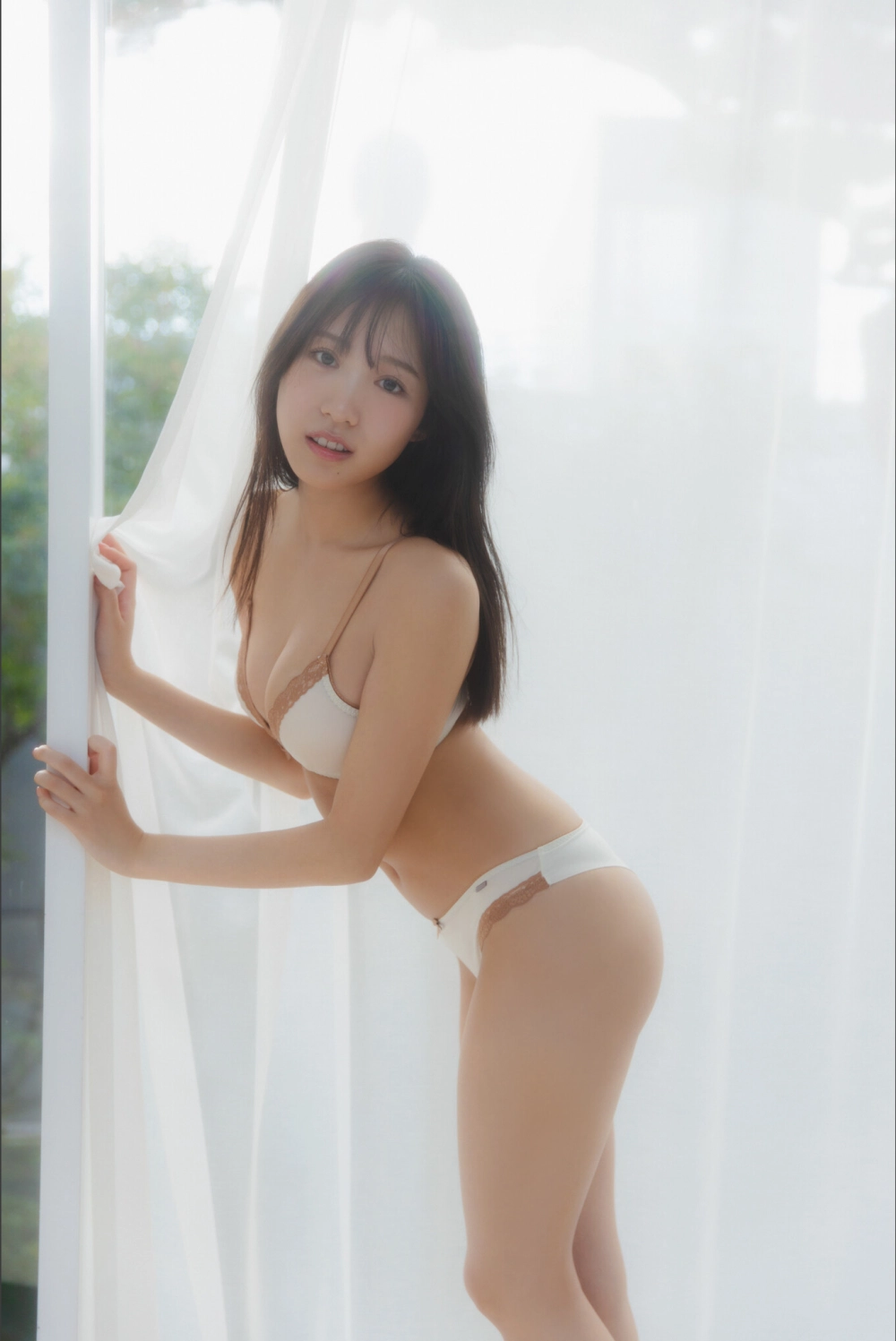 Body nuột nà và thần thái quyến rũ giúp Sumire Yokono chinh phục mọi ánh nhìn