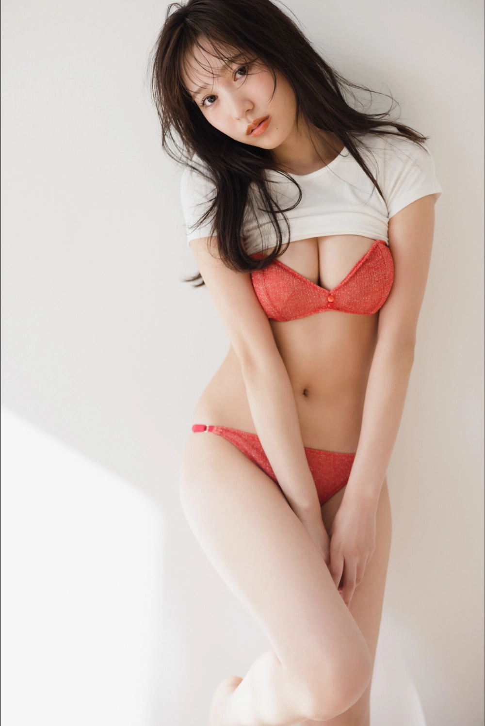 Thần thái nóng bỏng của Sumire Yokono khiến mọi ánh nhìn đều đổ dồn về cô