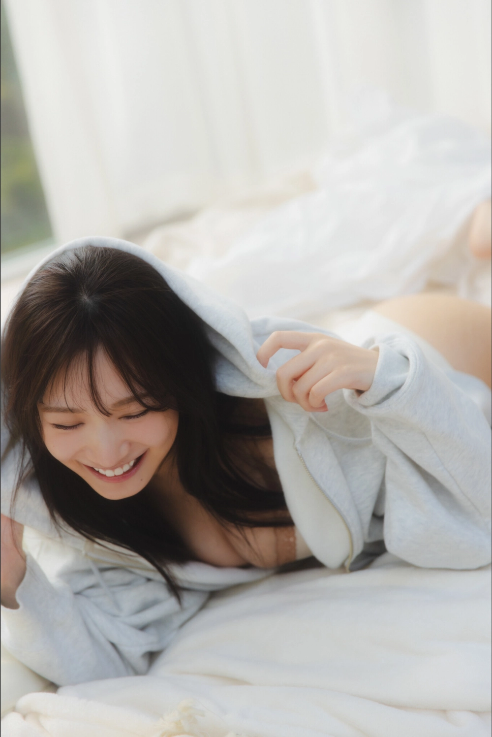 Thần thái sang chảnh kết hợp đường cong gợi cảm khiến Sumire Yokono tỏa sáng