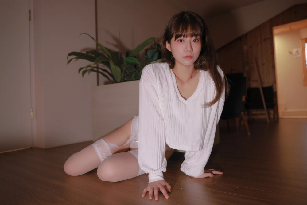 Nét gợi cảm tinh tế của Yui làm khung hình thêm phần quyến rũ