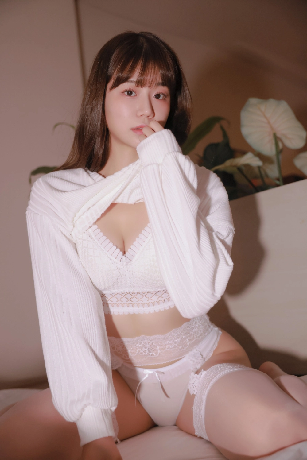 Vẻ đẹp nóng bỏng của Yui khiến ai cũng phải ngoái nhìn