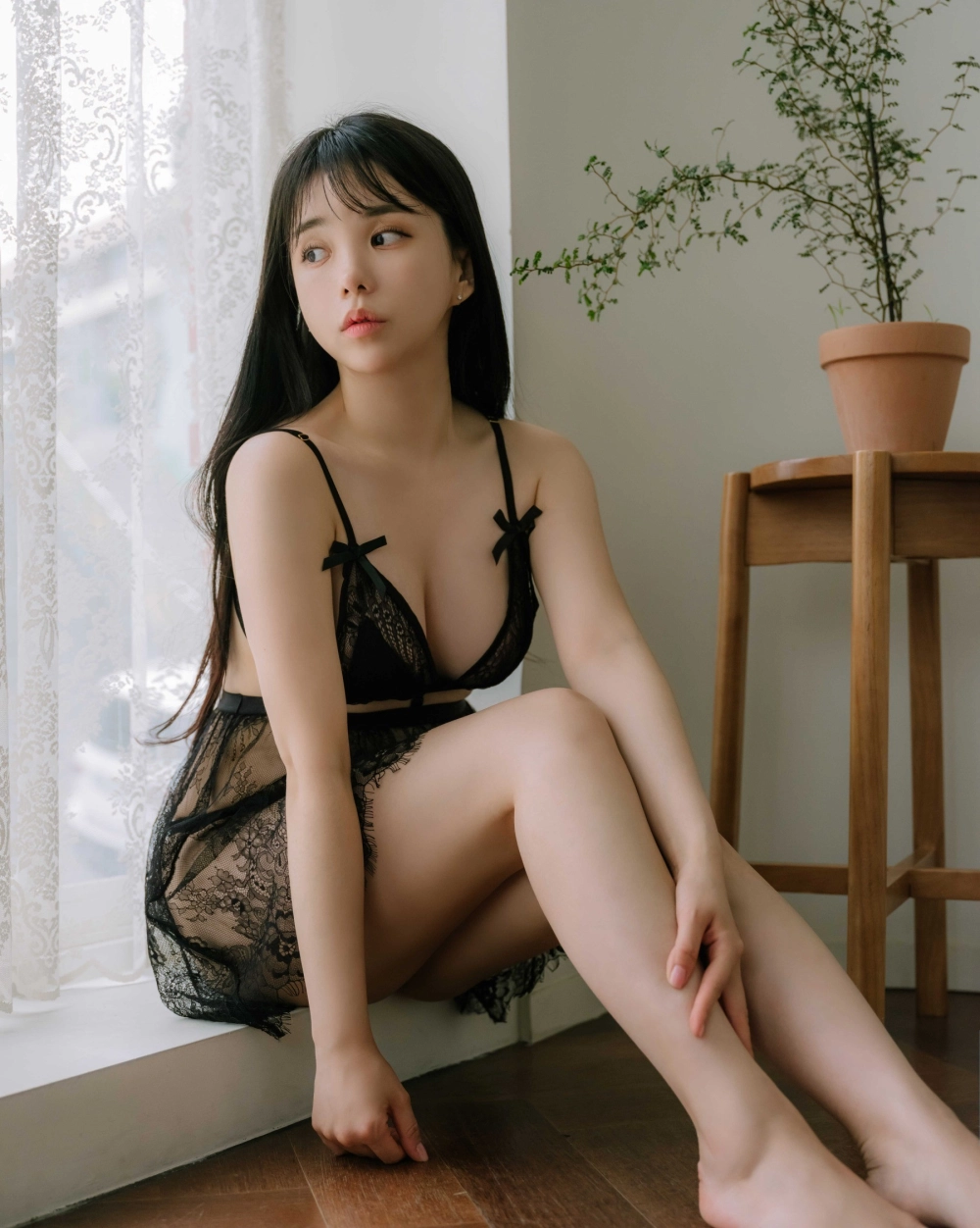 YURI tự tin khoe nét đẹp gợi cảm đầy cuốn hút