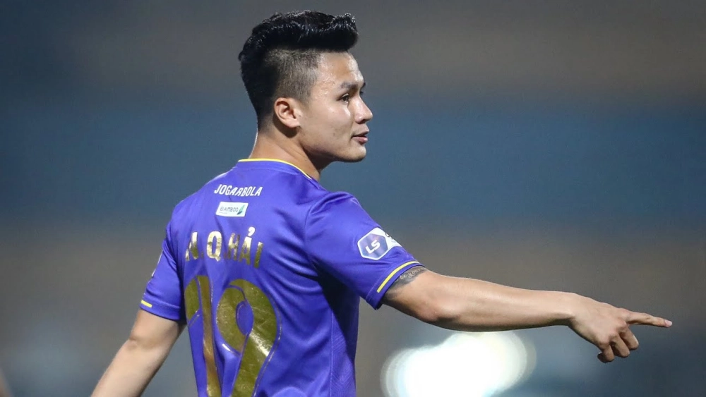 Áp lực vô hình đè nặng lên đôi vai “cậu bé vàng”