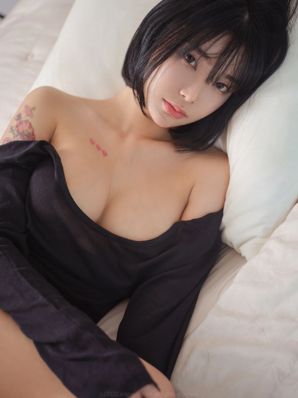 Ảnh sex banh lồn táo bạo múp mịn cuốn hút