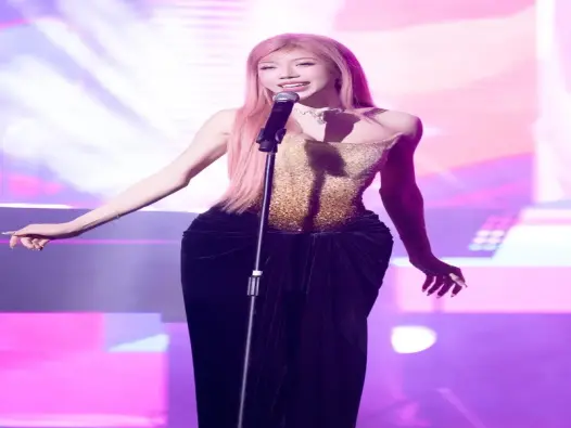 Bộ ảnh Trang Pháp gợi cảm hút mắt khiến dân mạng mê mẩn