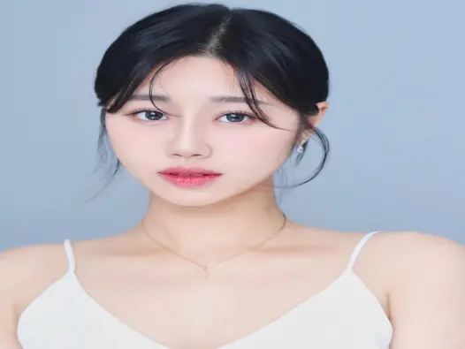 ShaVit Khan sexy quyến rũ khiến người xem không thể rời mắt