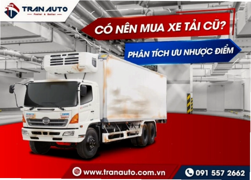 Avatar suy tư nam với ánh mắt hướng về phía trước