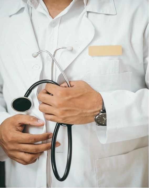 Bác sĩ lựa chọn dịch vụ tiêm phòng vaccine dại cho bệnh nhân