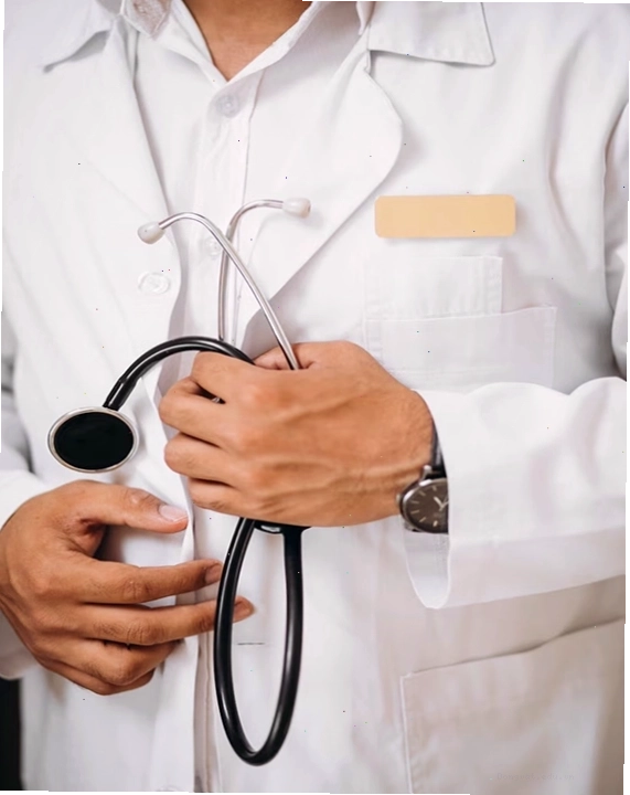 Bác sĩ Medlatec đang tư vấn cho bệnh nhân