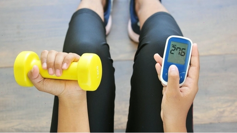 Bác sĩ tư vấn cho bệnh nhân tiểu đường