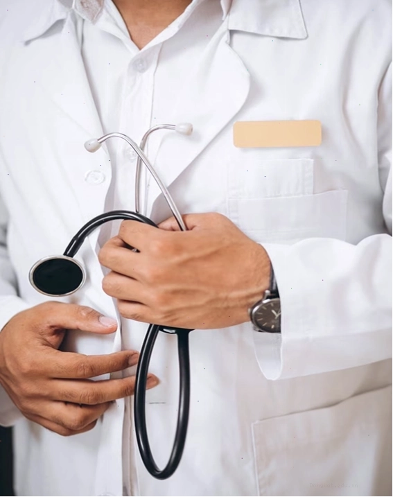 Bác sĩ tư vấn về phương pháp điều trị bệnh trĩ