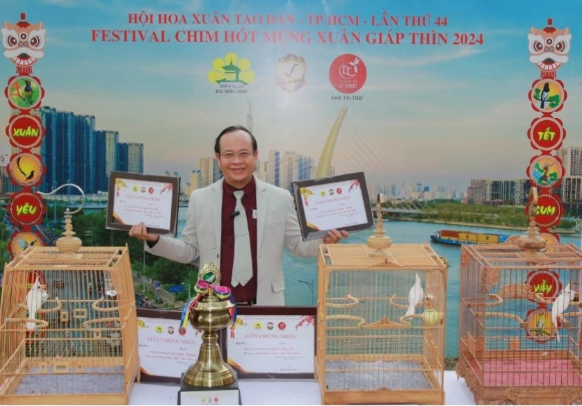 Bác sĩ Võ Văn Nhân, một người yêu chim chào mào, chia sẻ về niềm đam mê