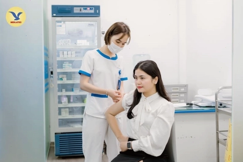 Bạn cần tiêm vắc xin phòng bệnh ngay sau khi bị chó cắn để ngăn ngừa bệnh dại