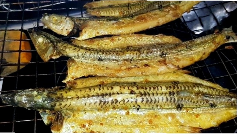 Cá chuồn nướng với gia vị đậm đà