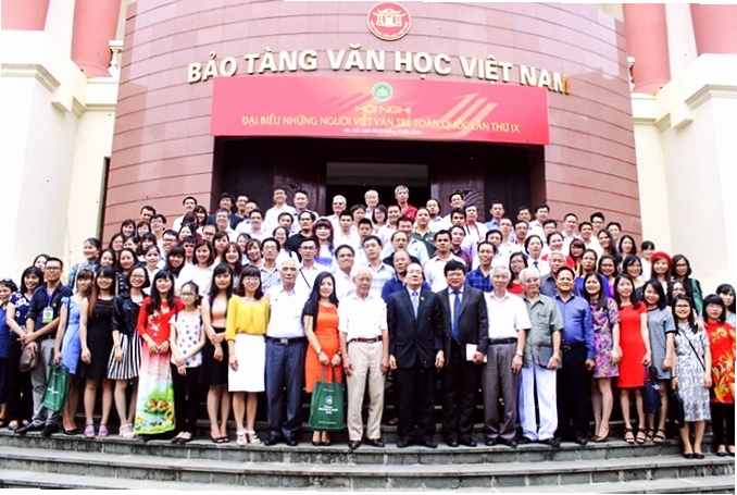Chuẩn bị lồng và thức ăn cho chim cảnh