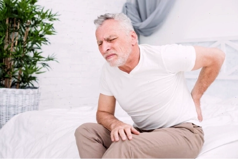 Dùng cây phèn đen kết hợp dược liệu khác chữa bệnh gai cột sống