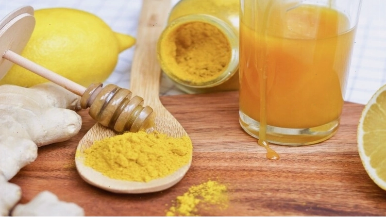 Giấm táo, chanh và nghệ hỗ trợ trị gút