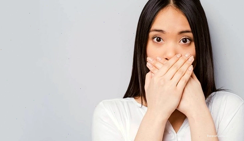 Lưỡi bị đen do vệ sinh răng miệng kém và thói quen hút thuốc lá