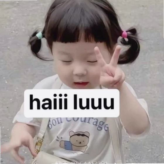 Meme em bé có chữ thể hiện suy nghĩ ngộ nghĩnh