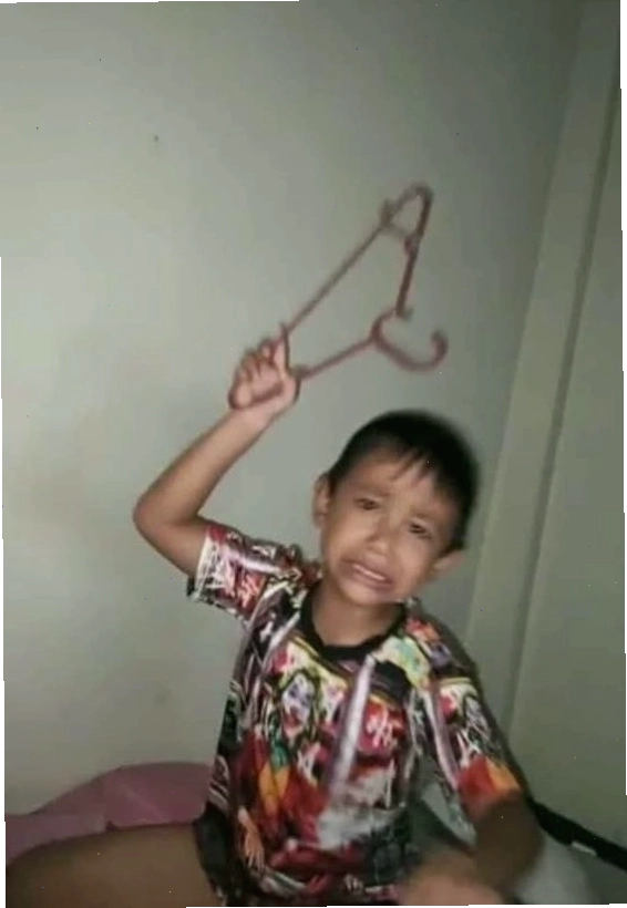 Meme em bé đáng yêu với chiếc mốc