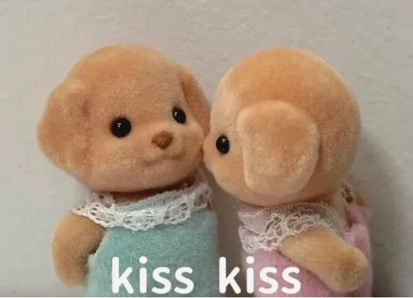 Meme hôn má bạn bè thân thiết