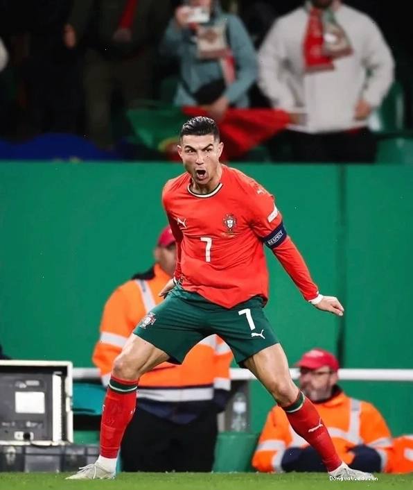 Meme Ronaldo ghi bàn