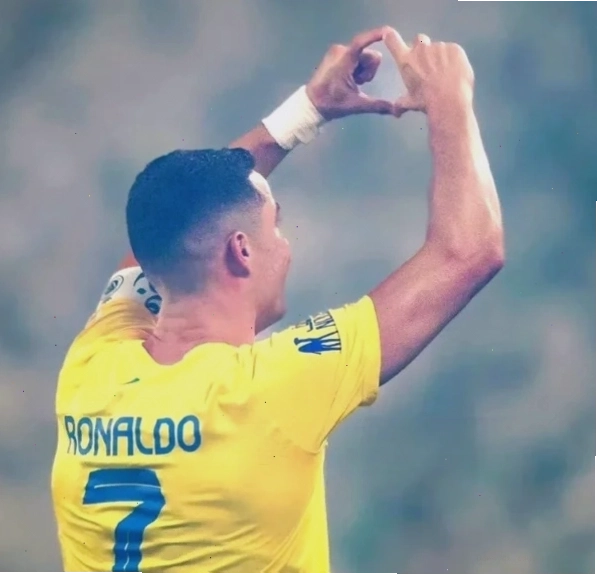 Meme Ronaldo thể hiện sức mạnh