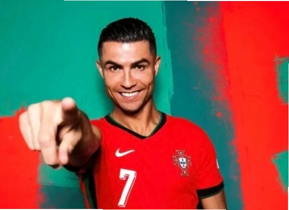 Meme Ronaldo với biểu cảm ngạc nhiên