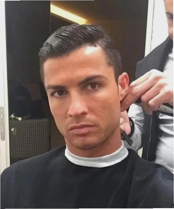 Meme Ronaldo với trái bóng