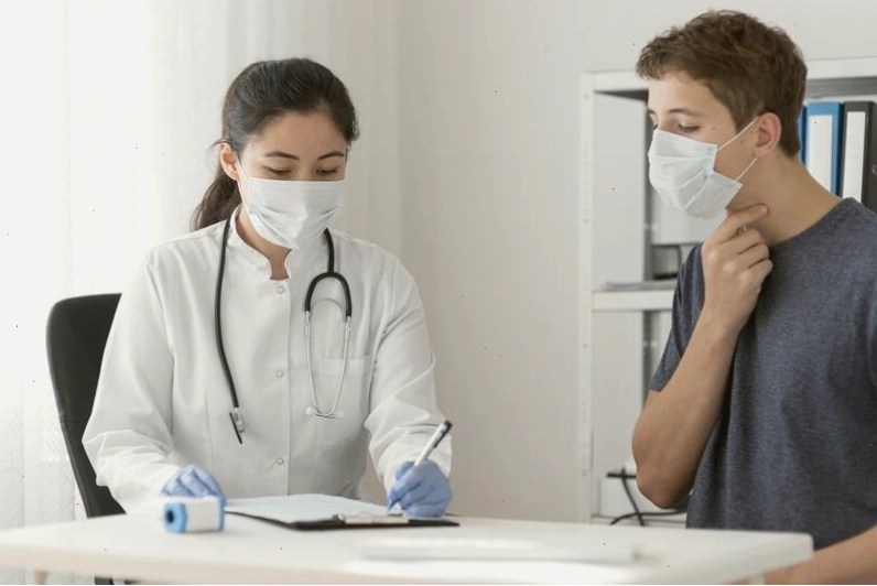 Người bệnh lao phổi nên đến thăm khám bác sĩ nếu ho kéo dài trên 2 tuần