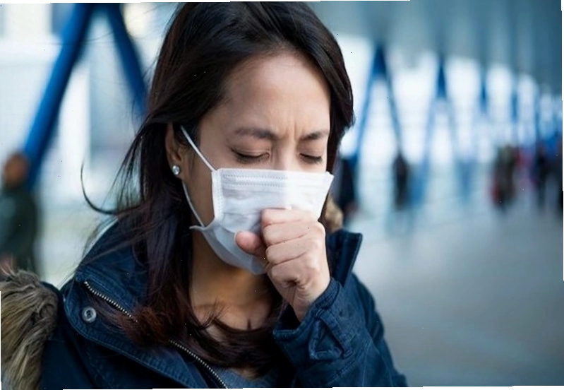 Người bệnh lao phổi nên ở phòng riêng và đeo khẩu trang