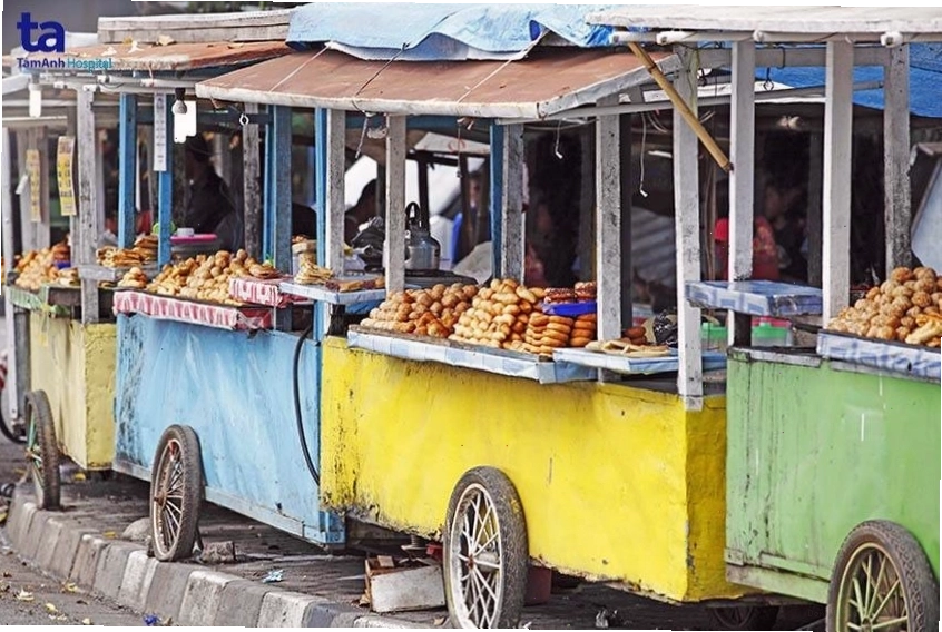 Sơ đồ minh họa các con đường lây nhiễm viêm gan A phổ biến
