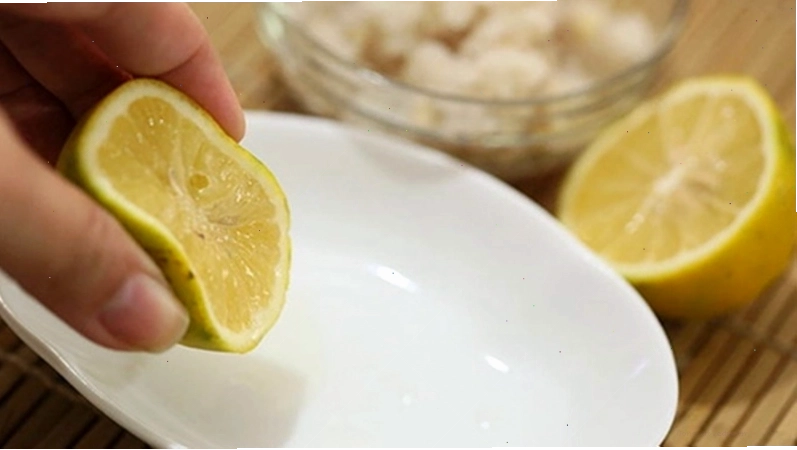 Sử dụng chanh để trị bọ chét cho mèo