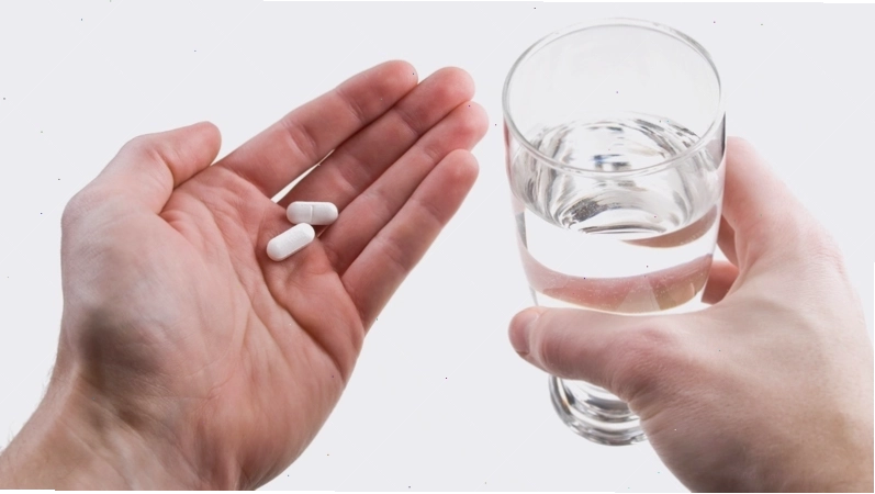 Sử dụng thuốc giảm đau hoặc kháng histamine theo chỉ định của bác sĩ