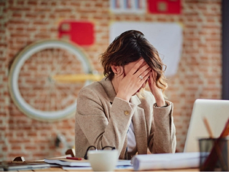Thường xuyên buồn ngủ trong mọi thời điểm và kéo dài lâu ngày là tín hiệu bất thường về sức khỏe