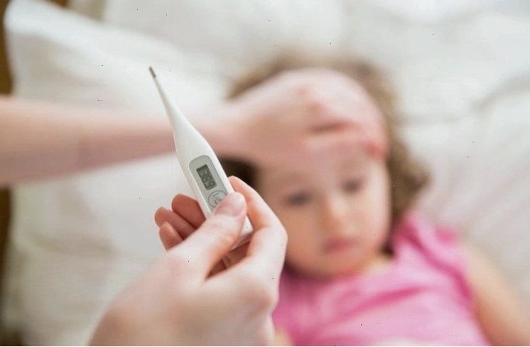 Trẻ khởi bệnh viêm não Nhật Bản với triệu chứng sốt cao và thay đổi ý thức